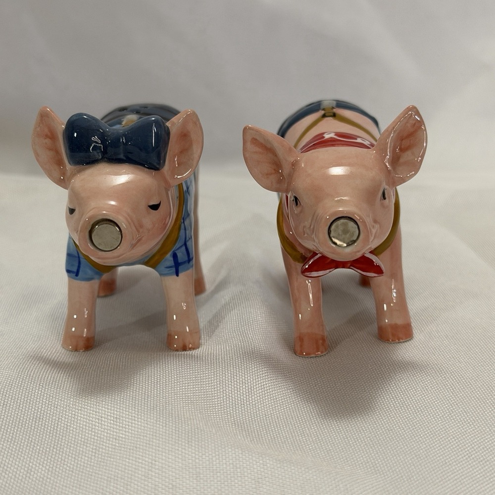 Vintage Kissing Pig Salt & Pepper Shakers Magnetic Farmhouse Country Kitchen - Picture 3 of 7